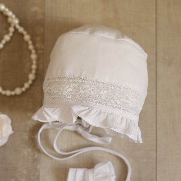 White Heirloom Dress & Bonnet Set Flutter Sleeve Lace Inlay Boutique 6 Month NWT - Picture 6 of 6